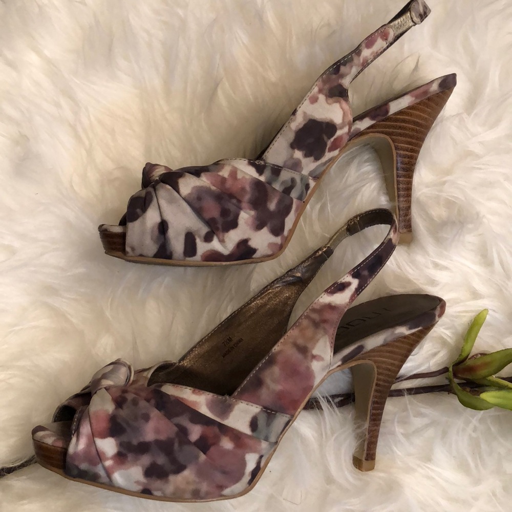 Moda Spana light floral knotted sling back heels